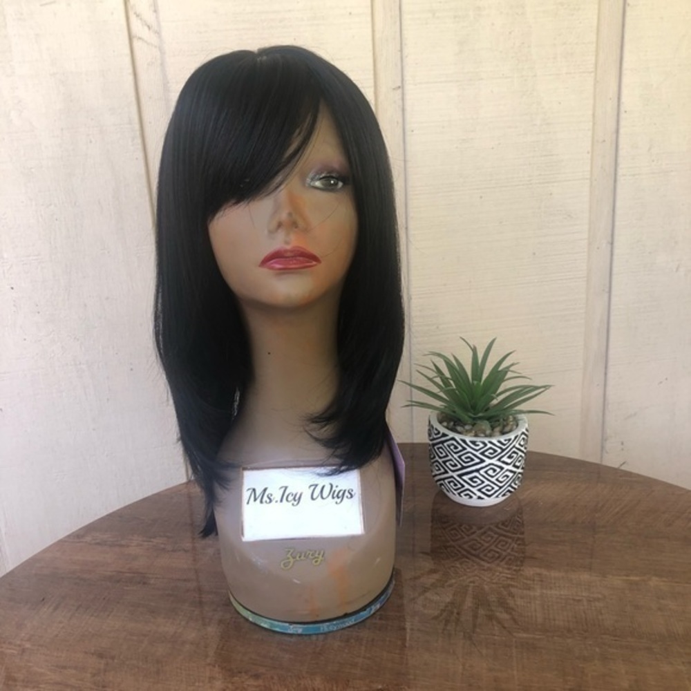 style Deborah wig color 1B